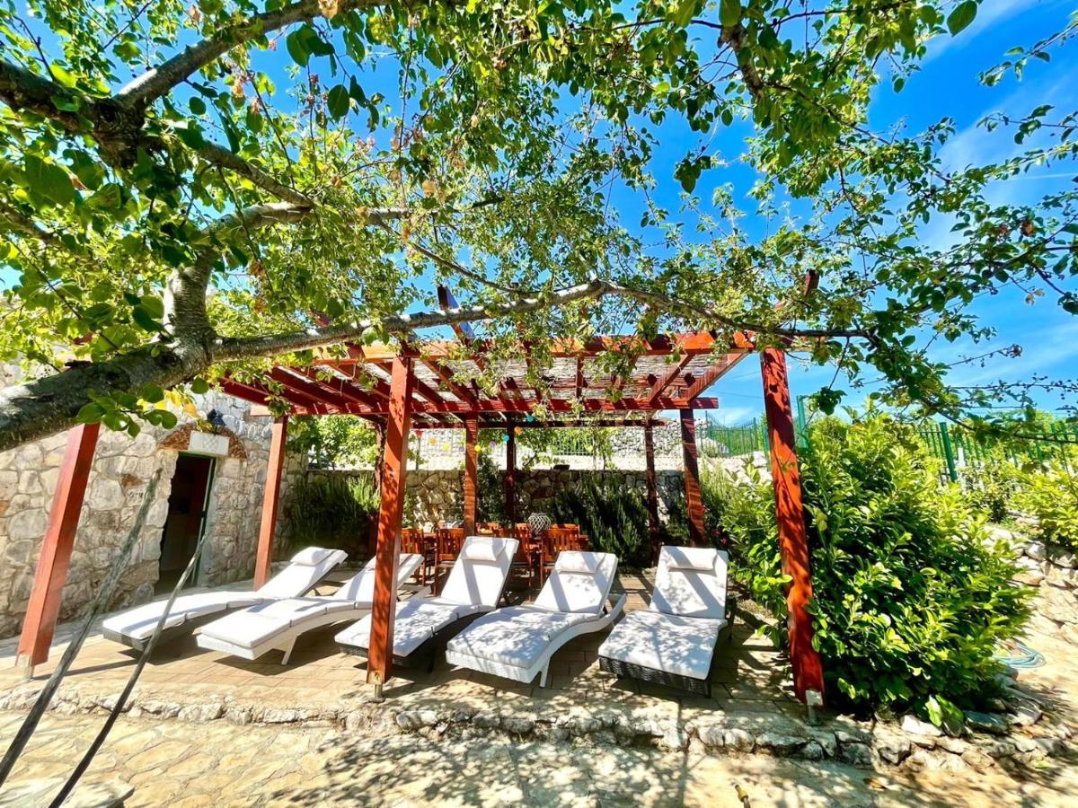 Villa Sagosde With Swimming Pool And Mini Golf Zagvozd ภายนอก รูปภาพ