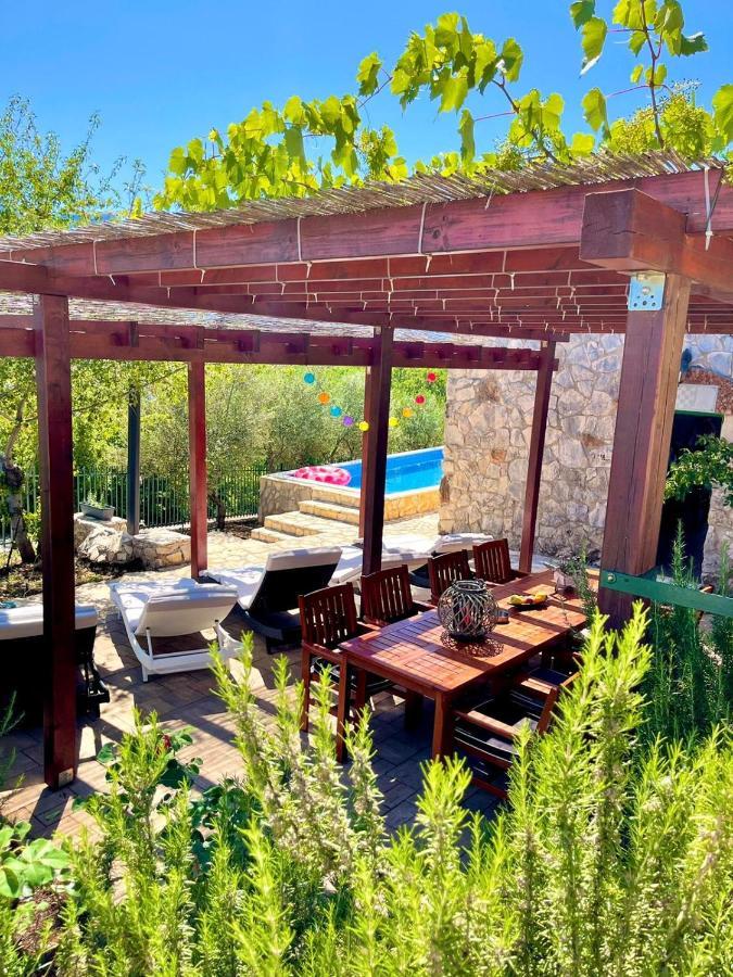 Villa Sagosde With Swimming Pool And Mini Golf Zagvozd ภายนอก รูปภาพ