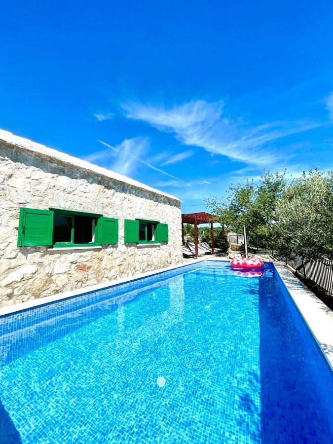 Villa Sagosde With Swimming Pool And Mini Golf Zagvozd ภายนอก รูปภาพ