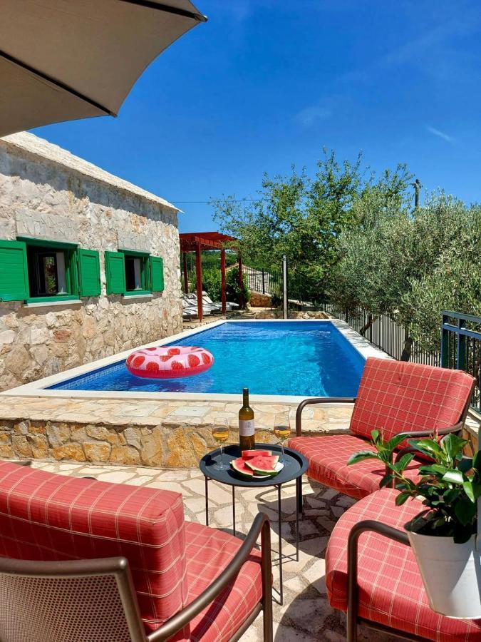 Villa Sagosde With Swimming Pool And Mini Golf Zagvozd ภายนอก รูปภาพ