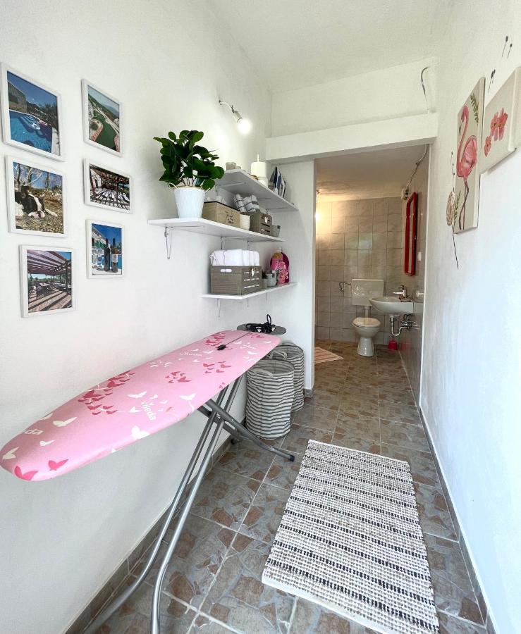 Villa Sagosde With Swimming Pool And Mini Golf Zagvozd ภายนอก รูปภาพ