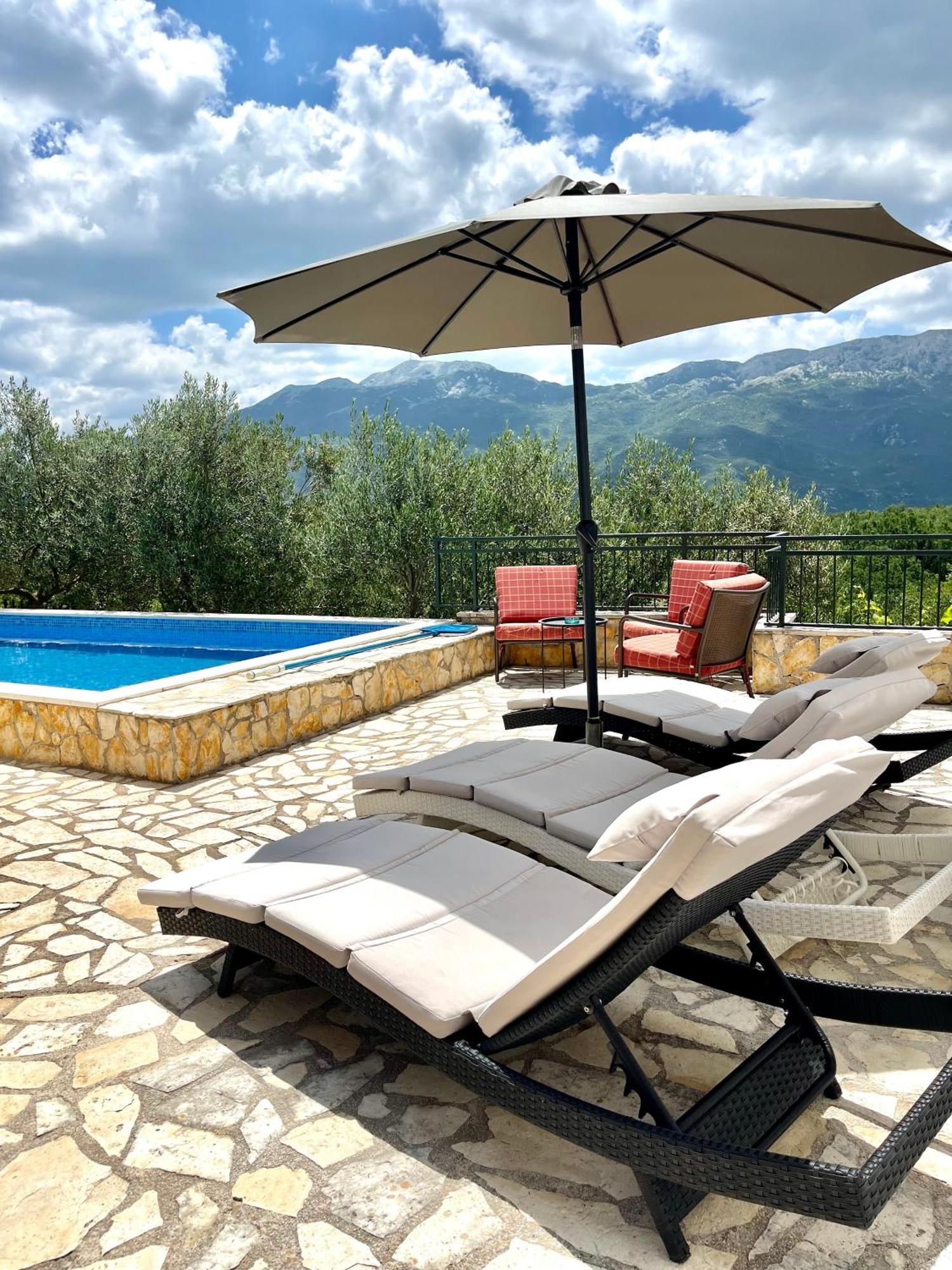 Villa Sagosde With Swimming Pool And Mini Golf Zagvozd ภายนอก รูปภาพ