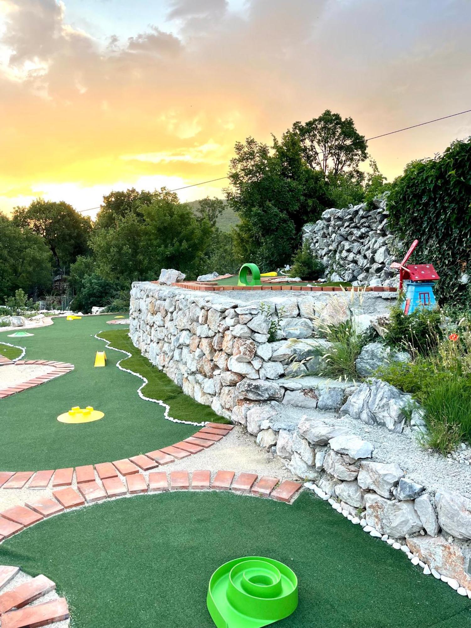 Villa Sagosde With Swimming Pool And Mini Golf Zagvozd ภายนอก รูปภาพ